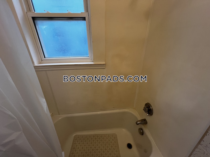 MEDFORD - TUFTS - 4 Beds, 1 Bath - Image 49