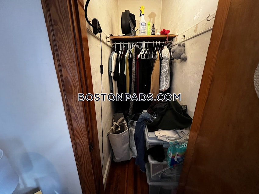 MEDFORD - TUFTS - 4 Beds, 1 Bath - Image 18