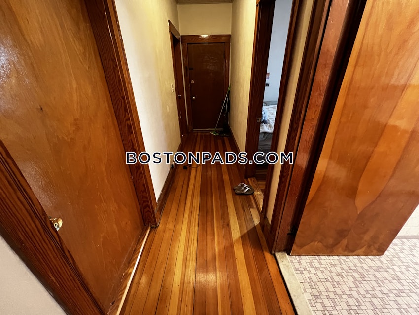 MEDFORD - TUFTS - 4 Beds, 1 Bath - Image 17