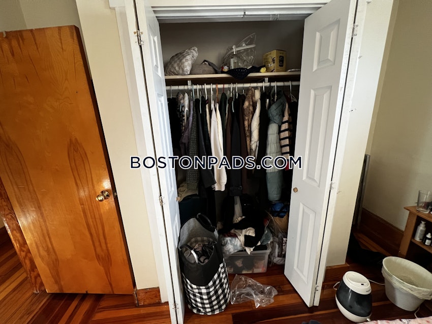 MEDFORD - TUFTS - 4 Beds, 1 Bath - Image 16