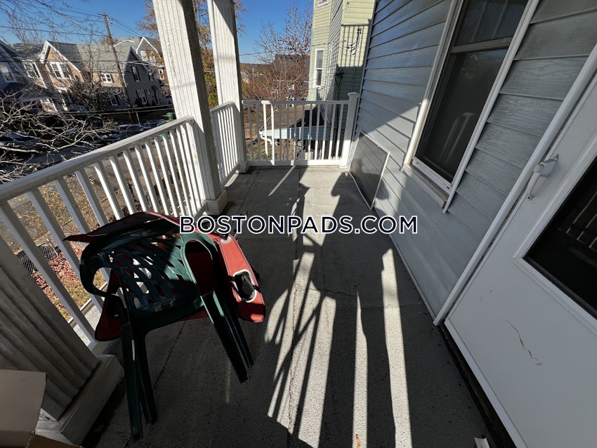 MEDFORD - TUFTS - 4 Beds, 1 Bath - Image 15