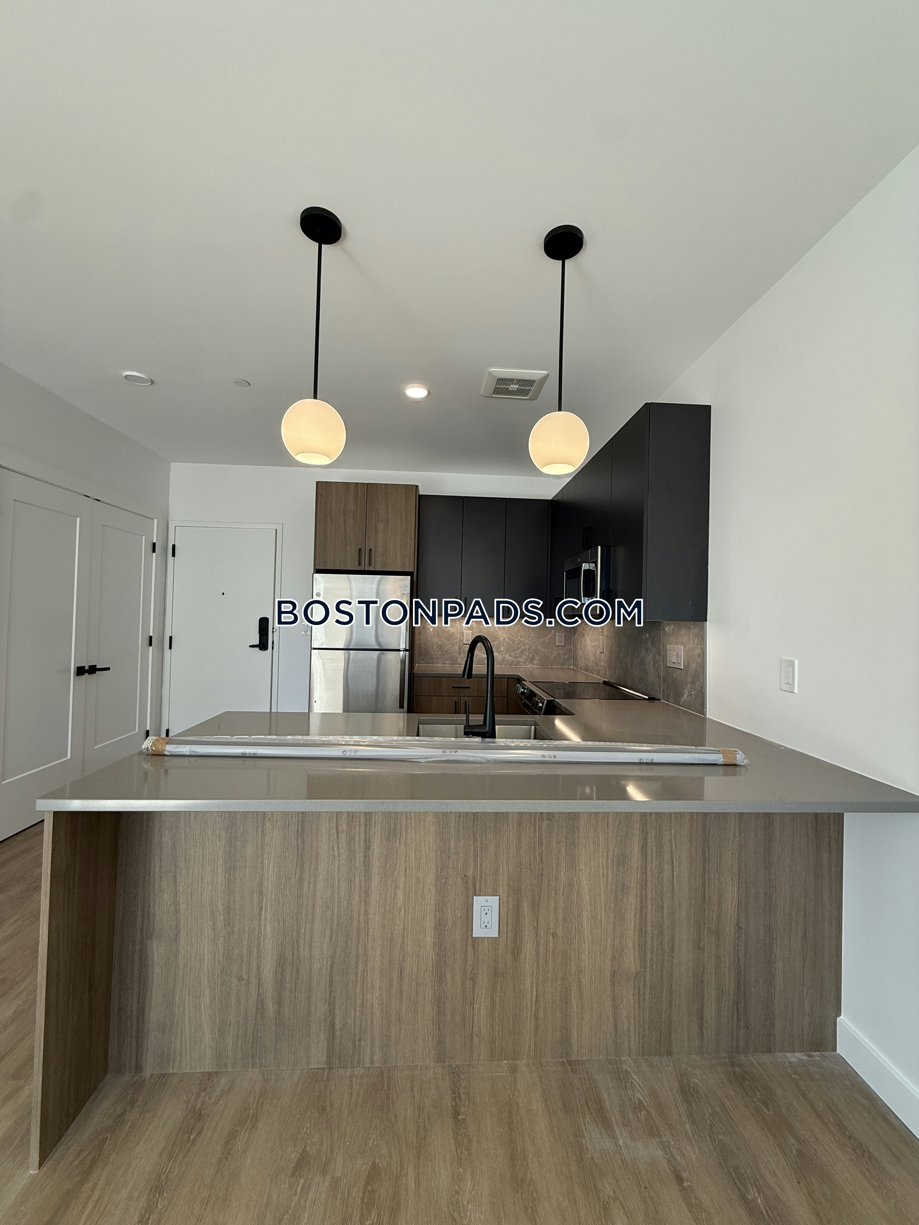 West Roxbury, Boston, MA - 1 Bed, 1 Bath - $3,200 - ID#8008044