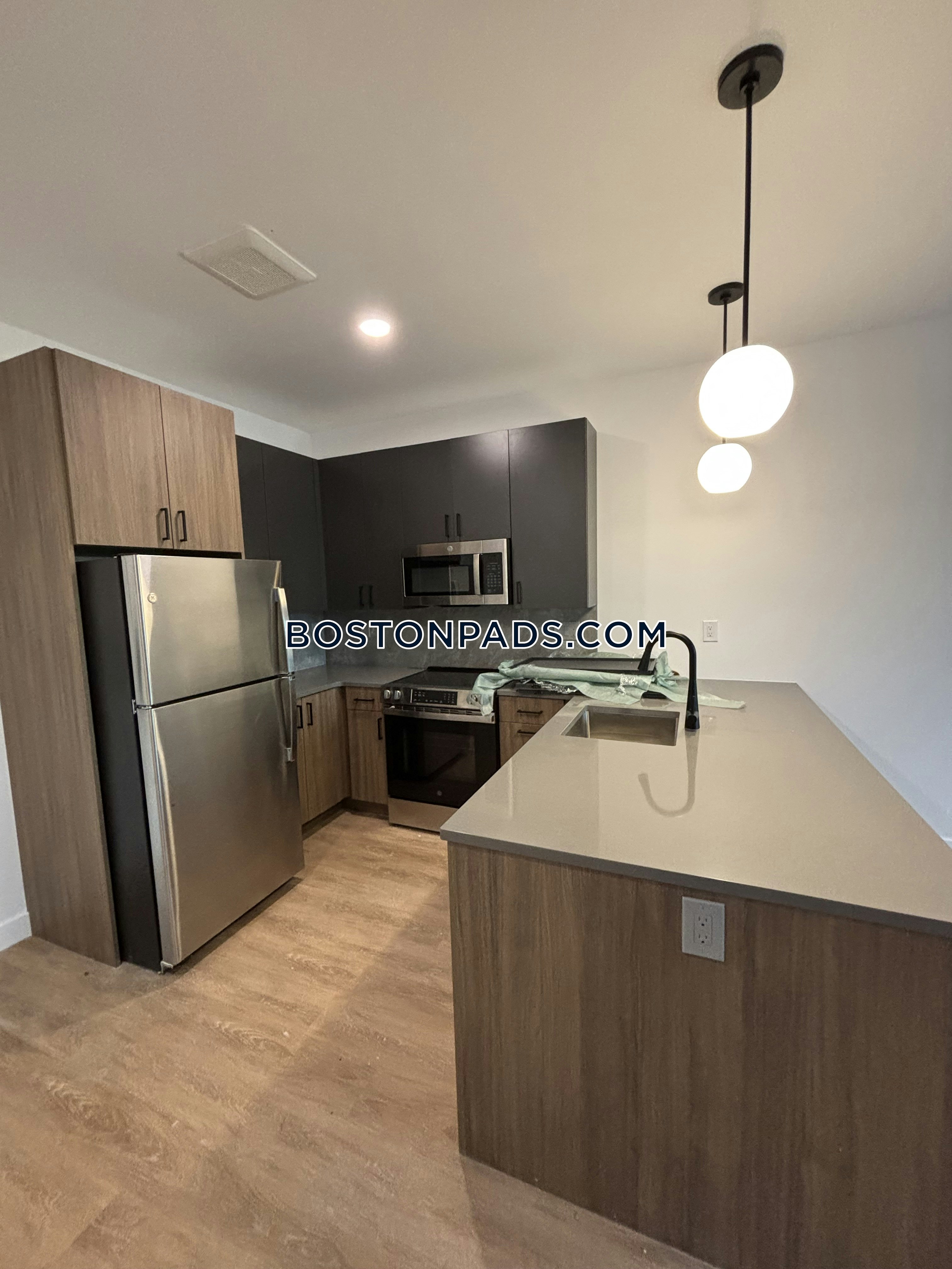 West Roxbury, Boston, MA - 1 Bed, 1 Bath - $3,100 - ID#8008034