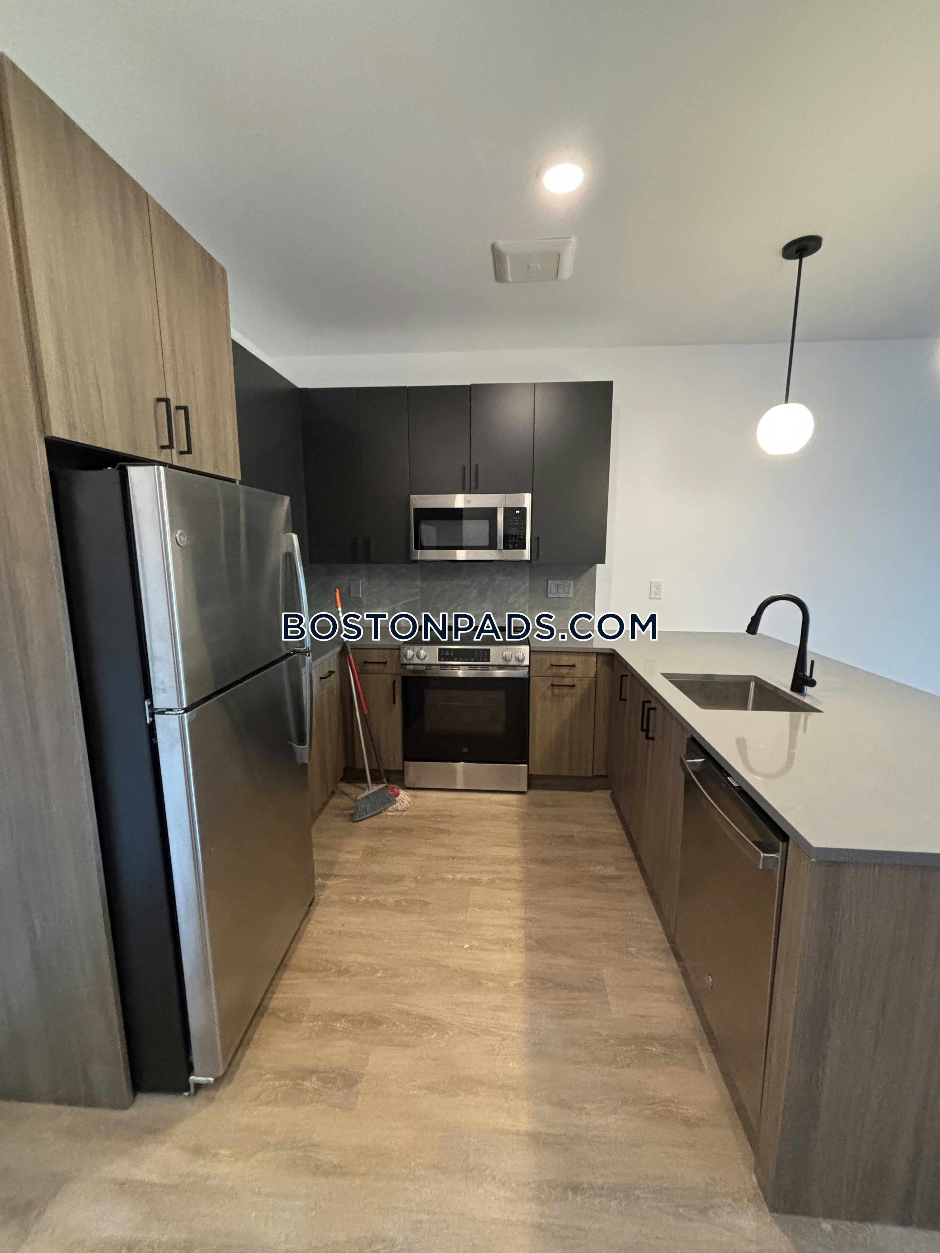 West Roxbury, Boston, MA - 1 Bed, 1 Bath - $2,650 - ID#8008036