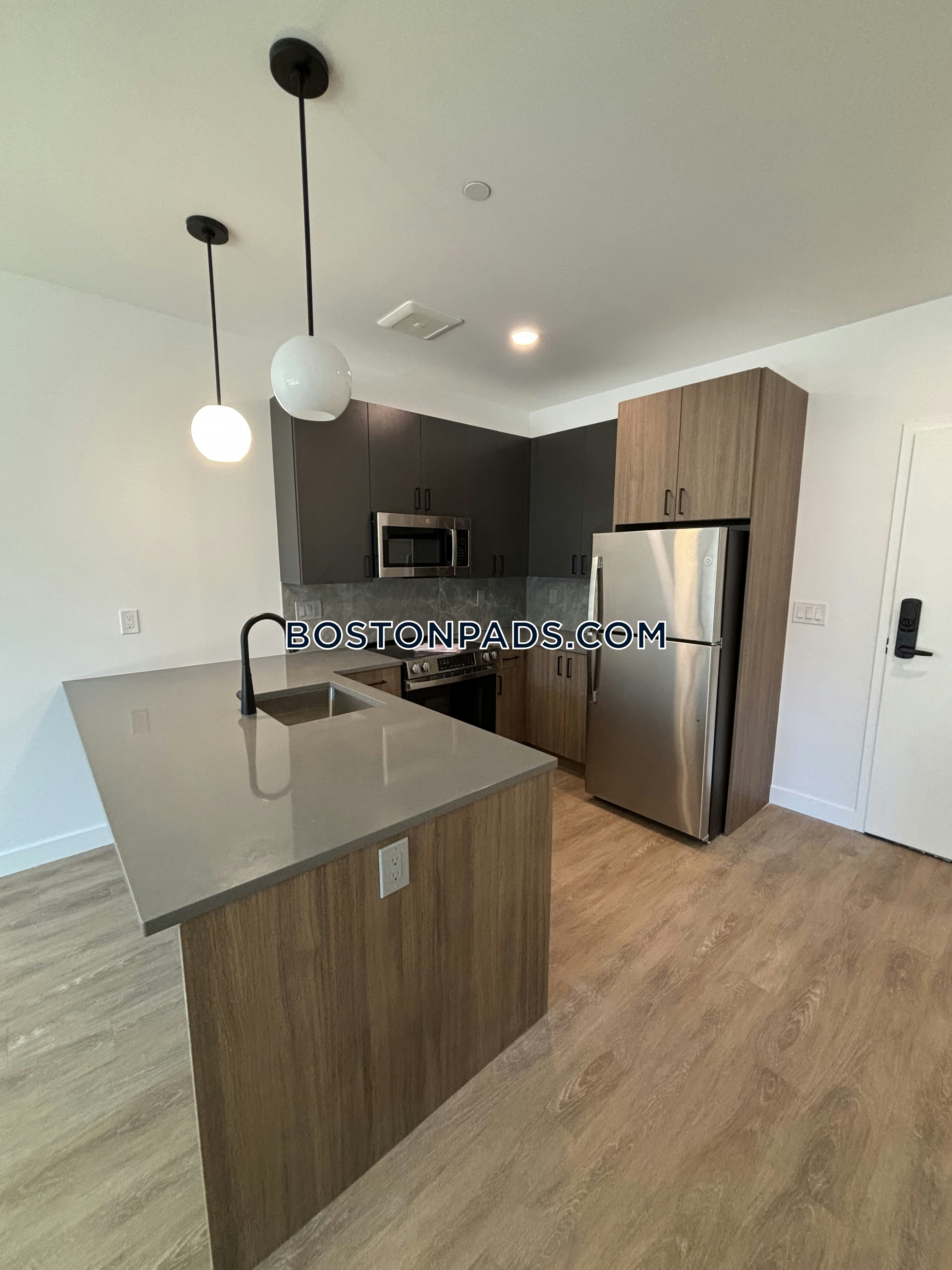 West Roxbury, Boston, MA - 1 Bed, 1 Bath - $2,575 - ID#8008032