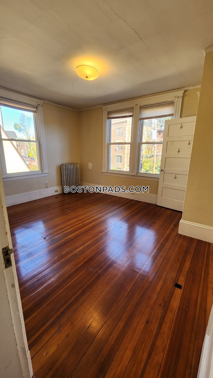 Strathmore Rd., Boston