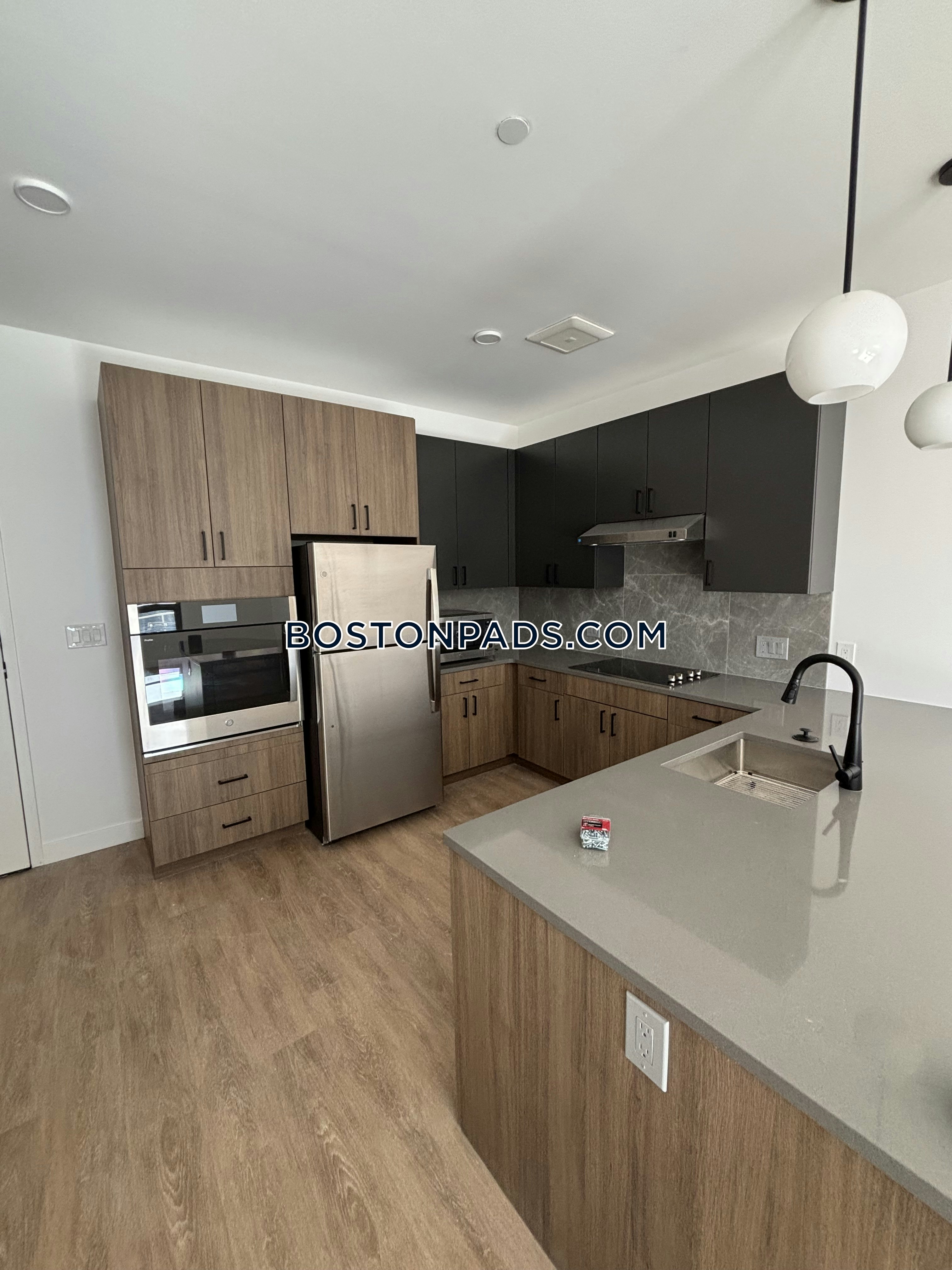 West Roxbury, Boston, MA - 1 Bed, 1 Bath - $3,100 - ID#8008040