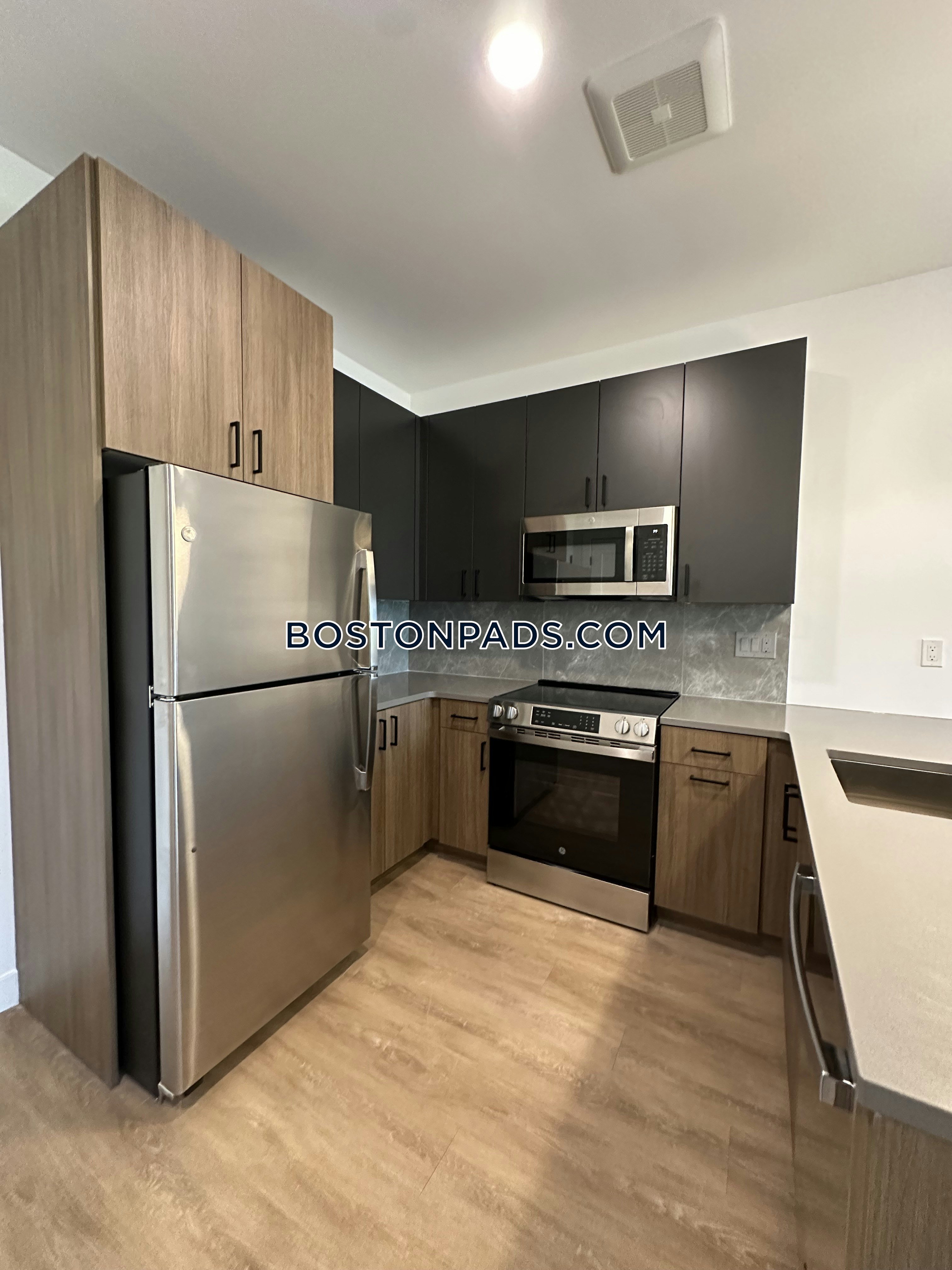 West Roxbury, Boston, MA - 1 Bed, 1 Bath - $3,200 - ID#8005877