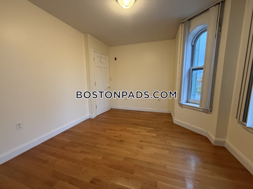 Boston - $4,950+ /month