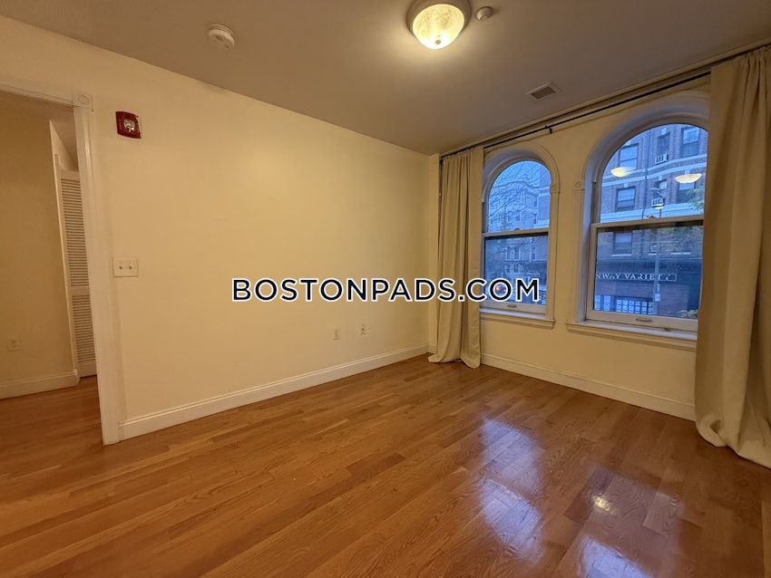 BOSTON - NORTHEASTERN/SYMPHONY - 1 Bed, 1 Bath - Image 9