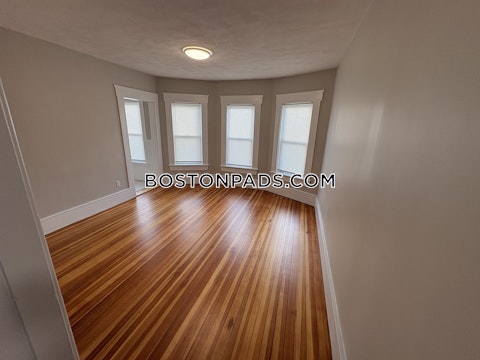 Swan St. Everett photo 12