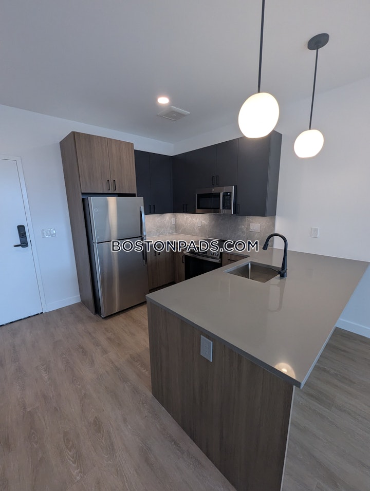 west-roxbury-1-bed-1-bath-boston-2800-8010758 
