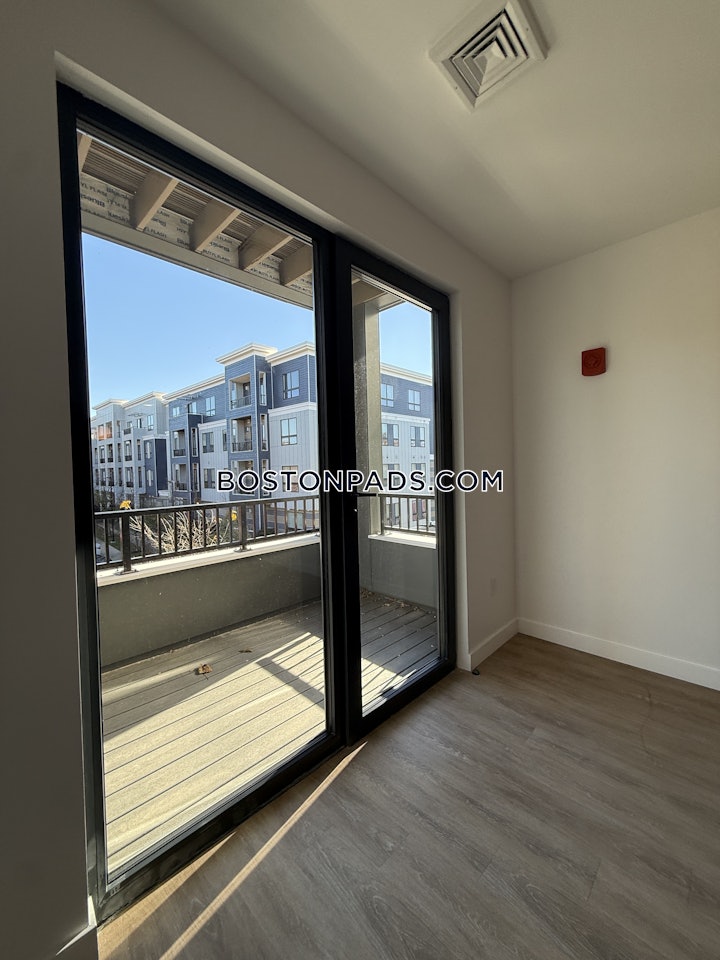 west-roxbury-1-bed-1-bath-boston-2600-8010742 