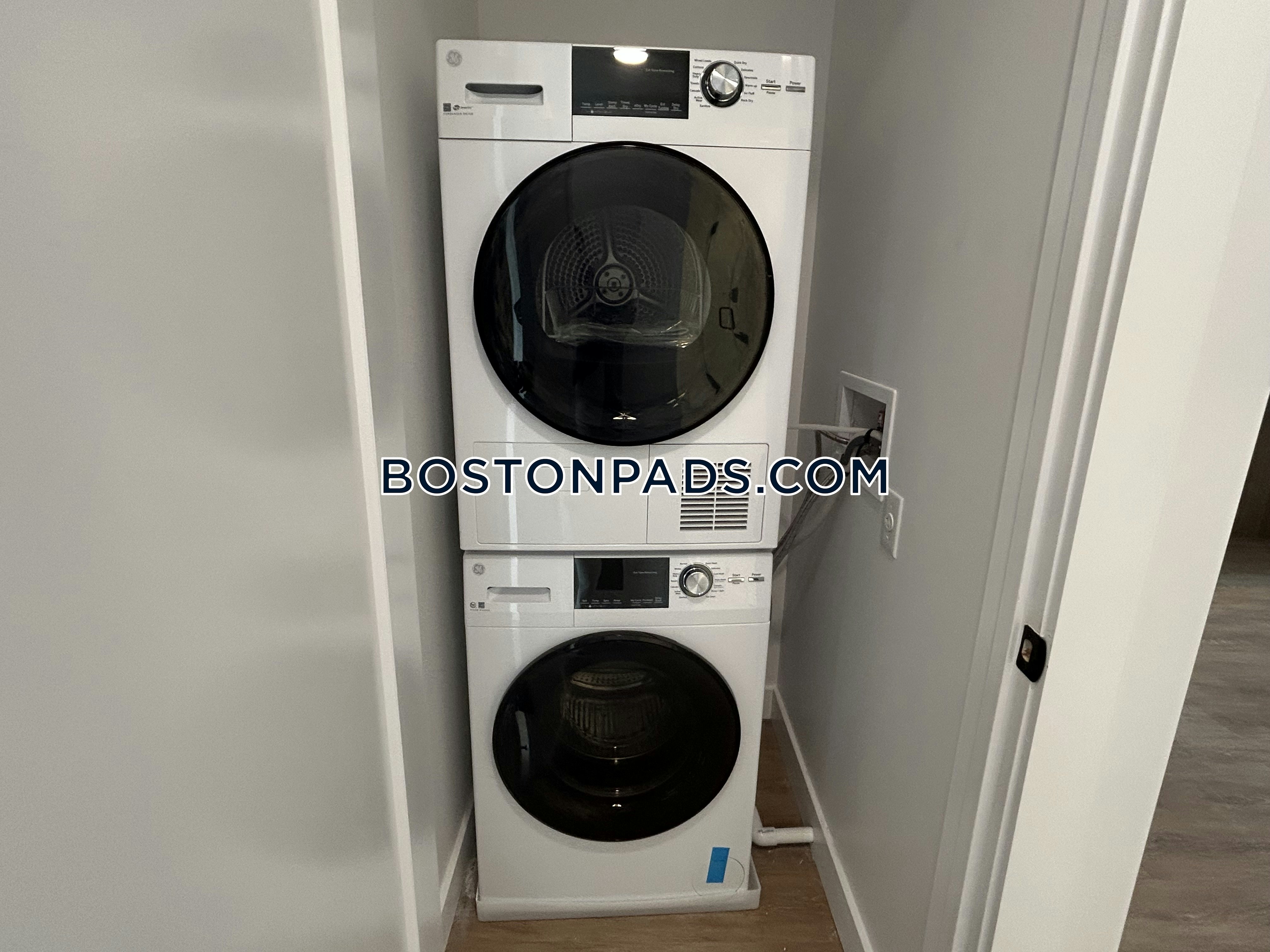 West Roxbury, Boston, MA - 1 Bed, 1 Bath - $3,200 - ID#8011422