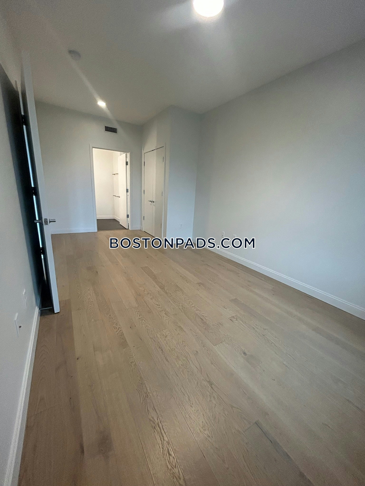 Boston - 2 Beds, 2 Baths