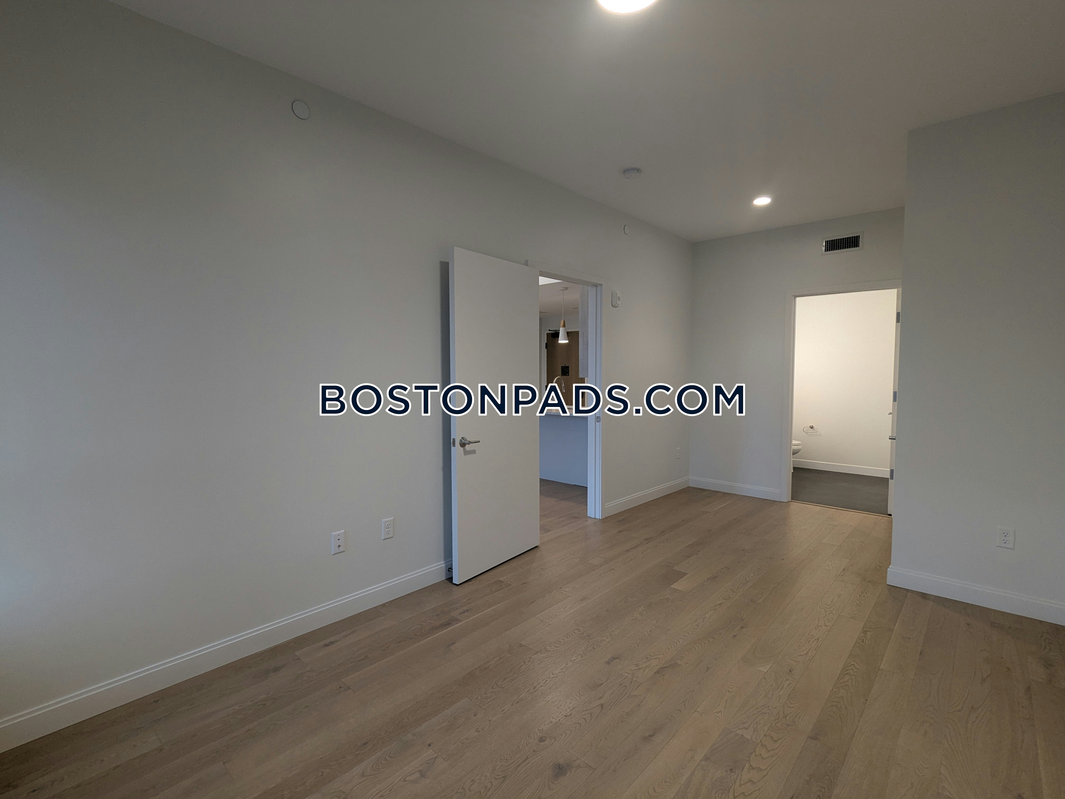Boston - 2 Beds, 2 Baths