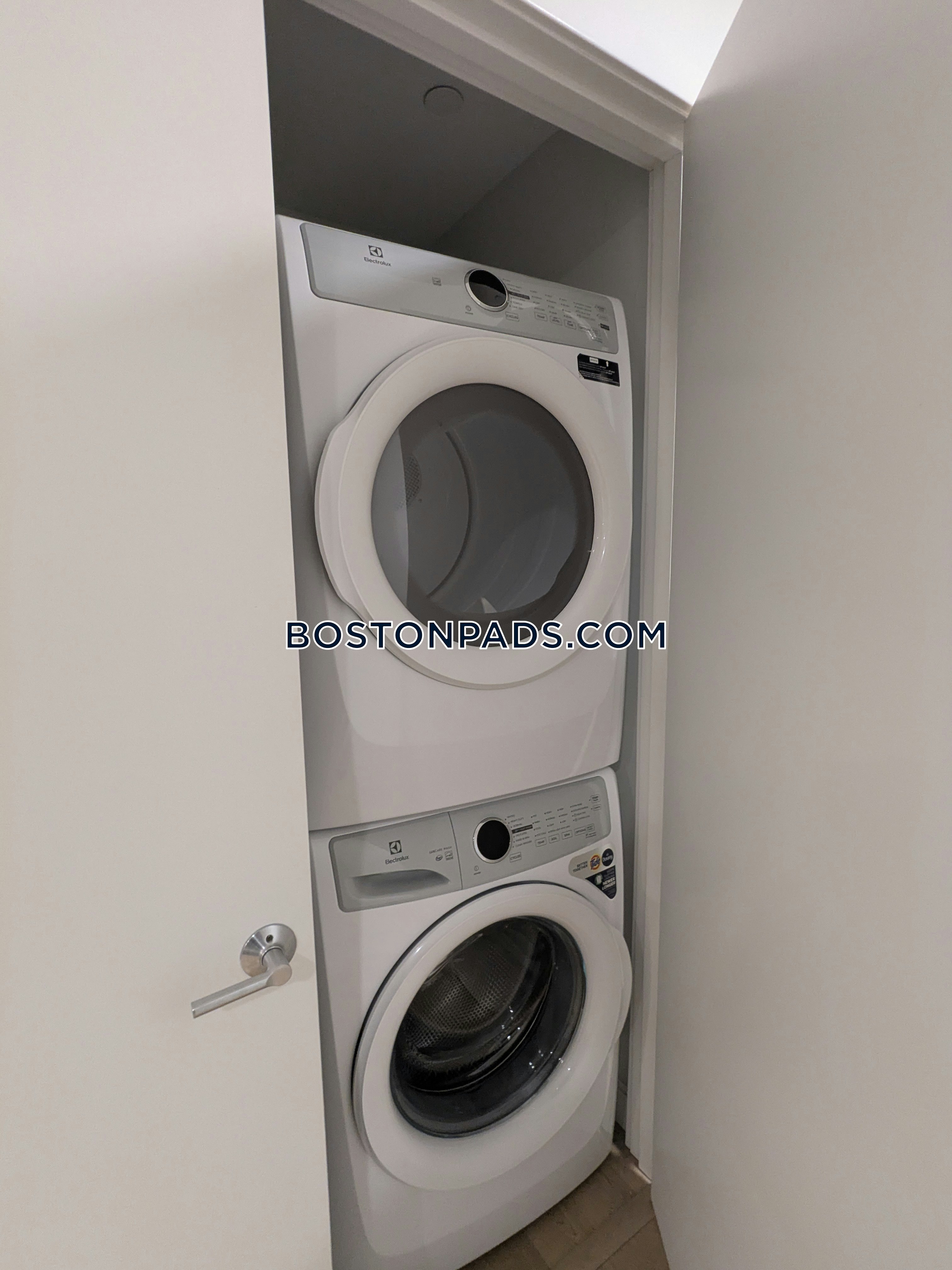 Boston - 2 Beds, 2 Baths