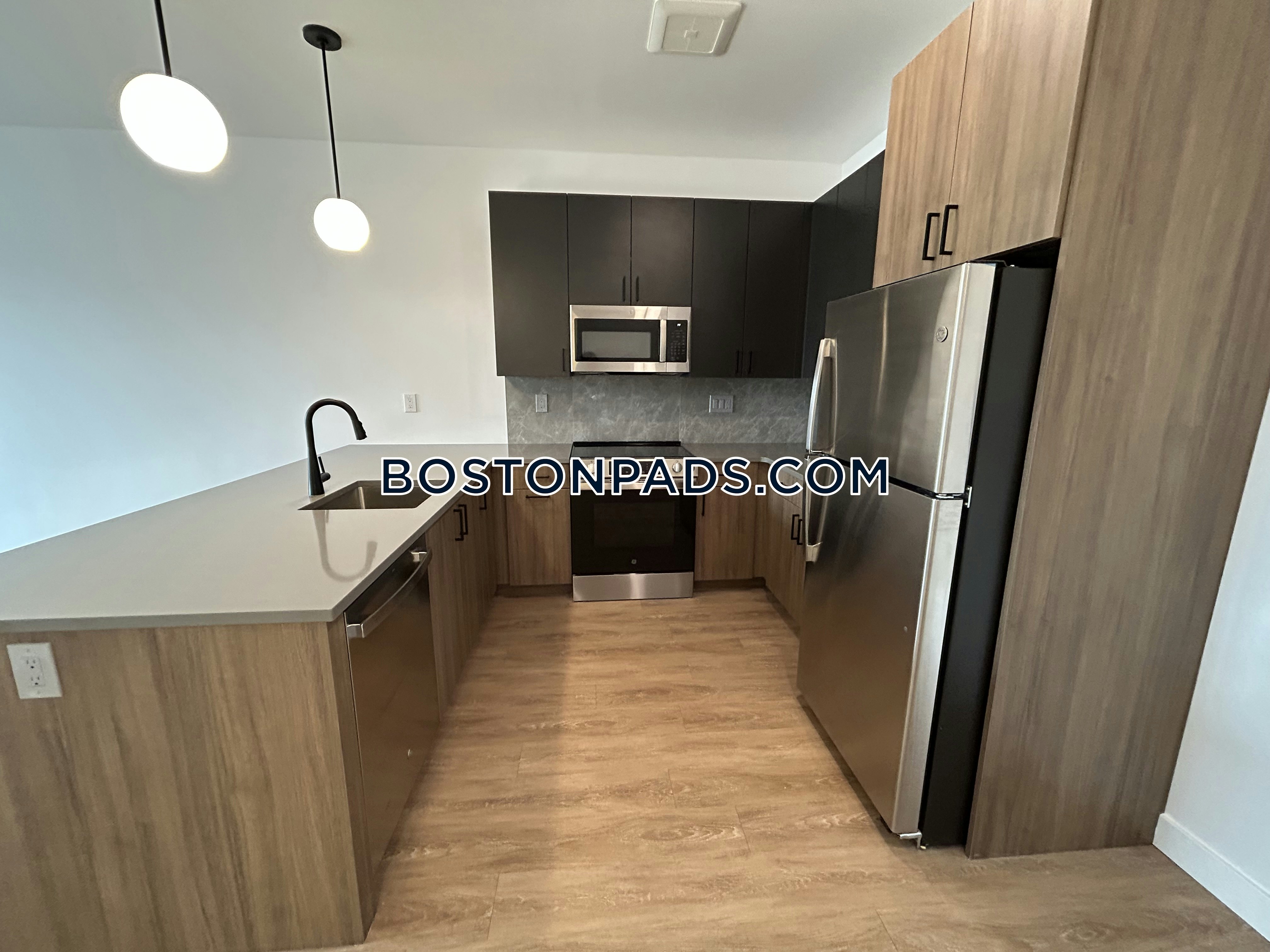 West Roxbury, Boston, MA - 1 Bed, 1 Bath - $3,200 - ID#8010910