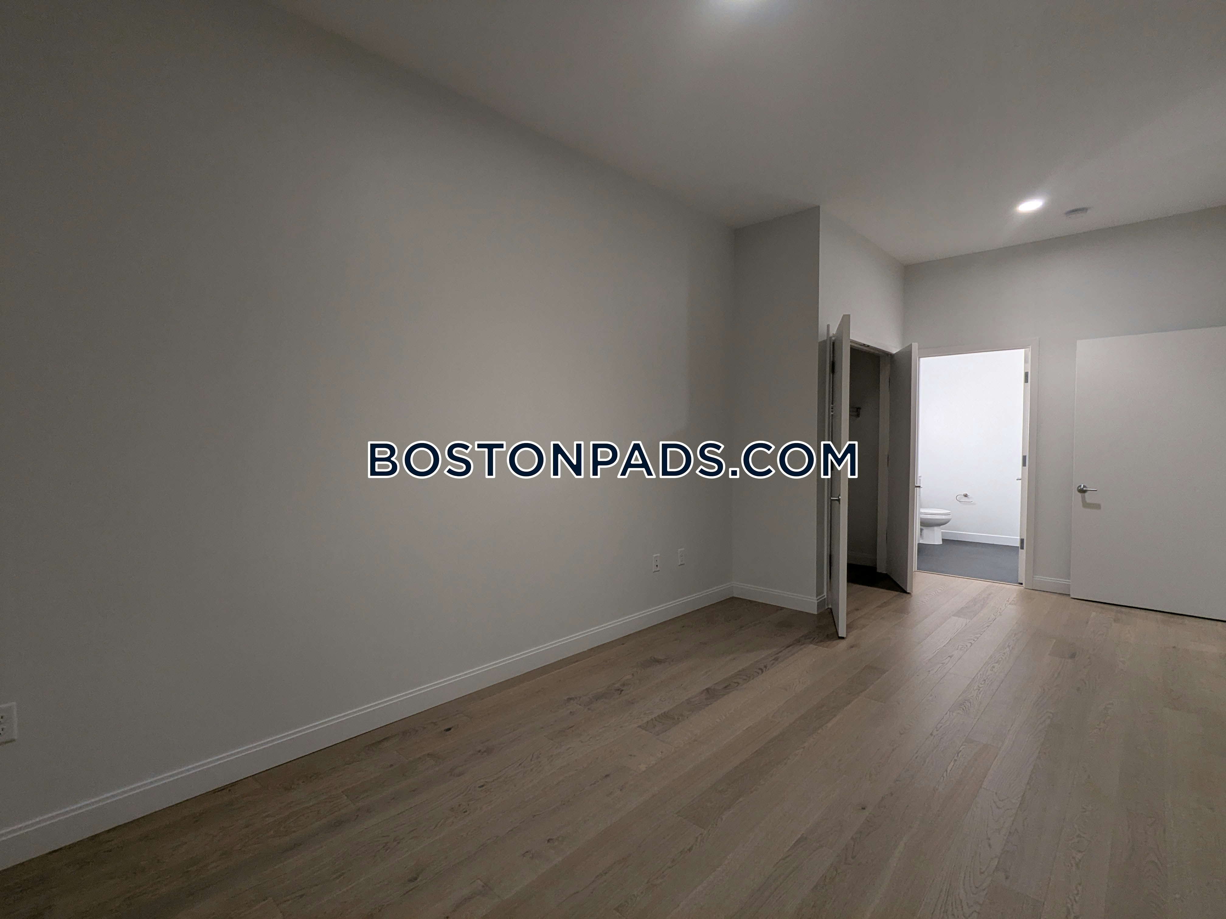 Boston - 2 Beds, 2 Baths
