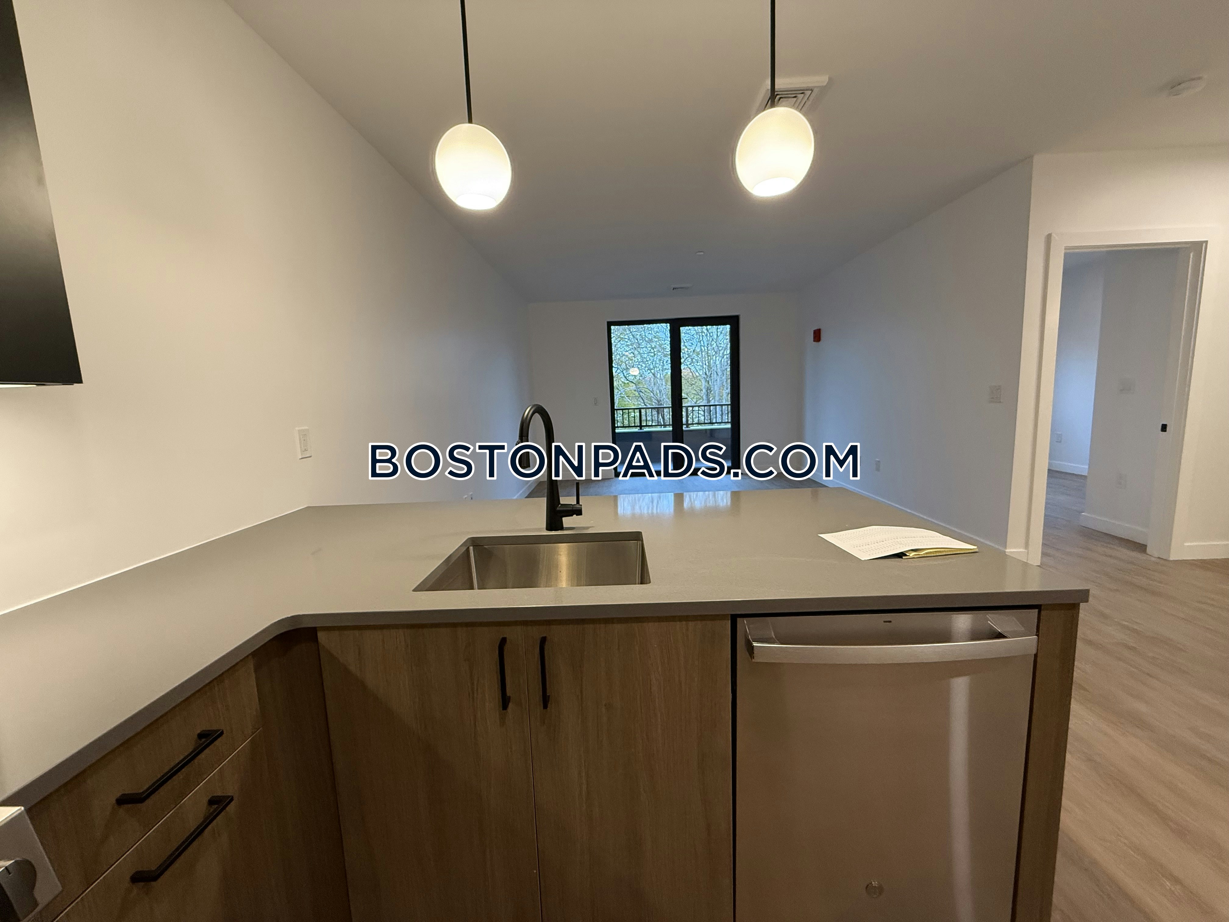 West Roxbury, Boston, MA - 1 Bed, 1 Bath - $3,200 - ID#8008046