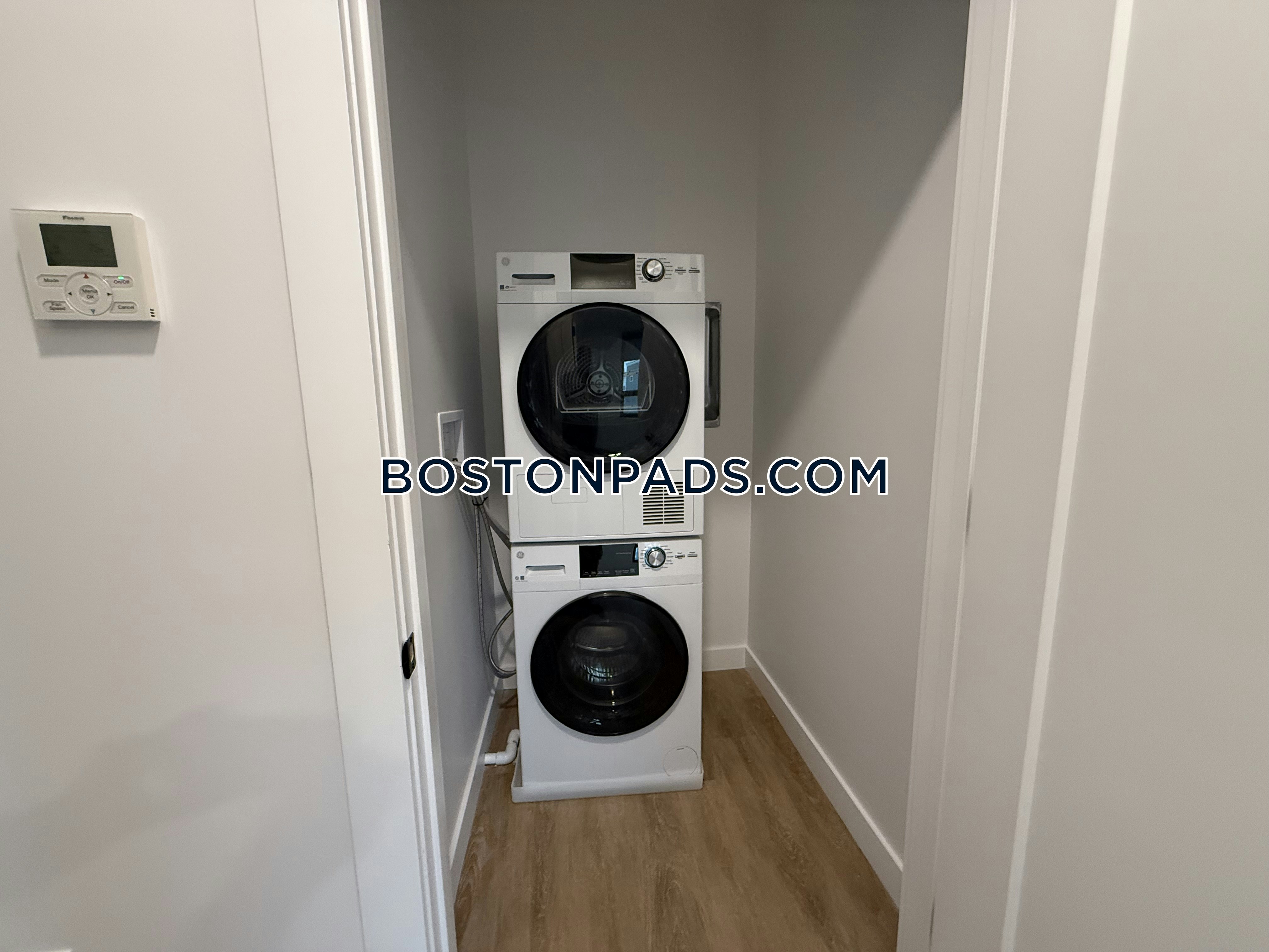 West Roxbury, Boston, MA - 1 Bed, 1 Bath - $3,200 - ID#8008053
