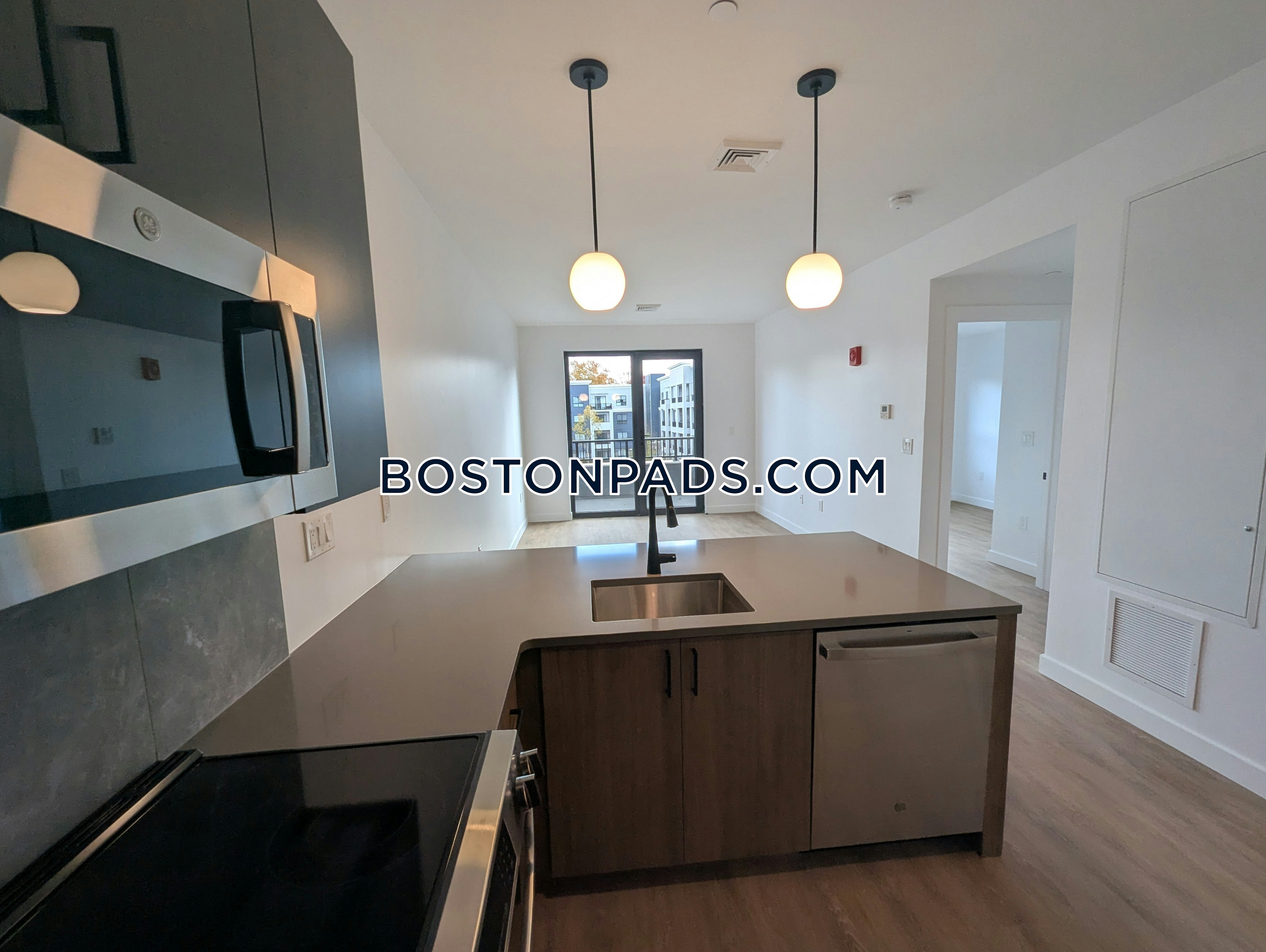 West Roxbury, Boston, MA - 1 Bed, 1 Bath - $2,950 - ID#8010890