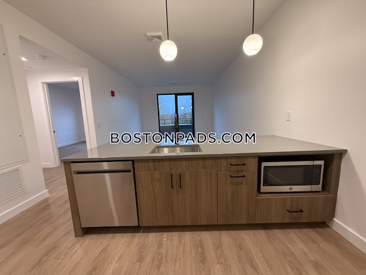 west-roxbury-1-bed-1-bath-boston-2800-8011429 