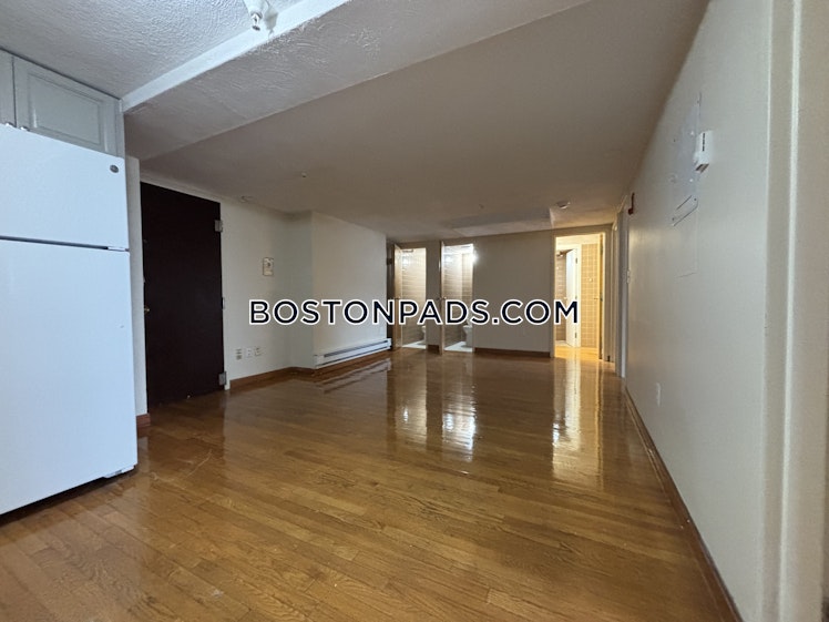 commonwealth Ave., Boston