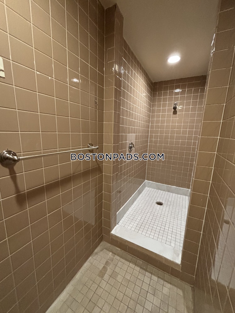 commonwealth Ave., Boston