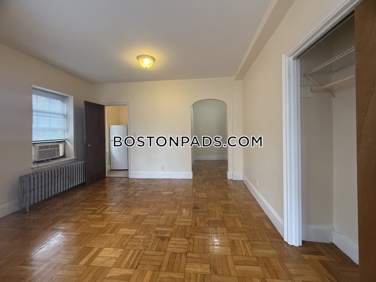 Elmwood Ave., Winchester