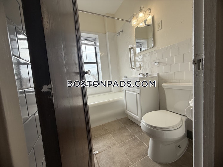 Elmwood Ave., Winchester