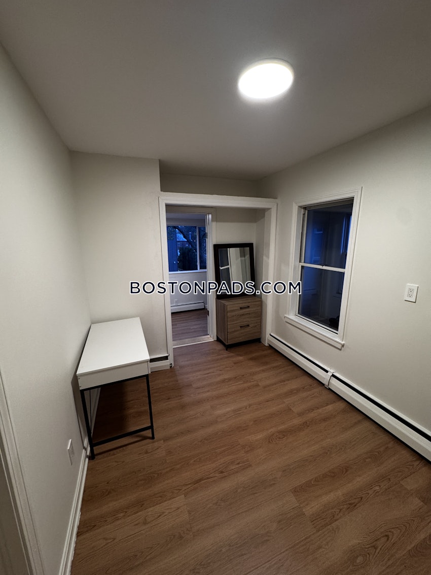 BOSTON - SOUTH BOSTON - ANDREW SQUARE - 3 Beds, 1 Bath - Image 3