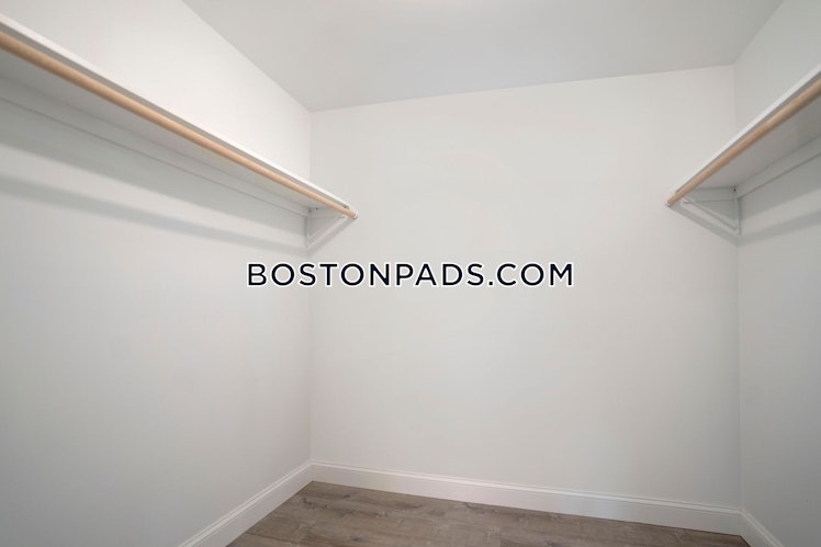 Presidential Dr., Quincy