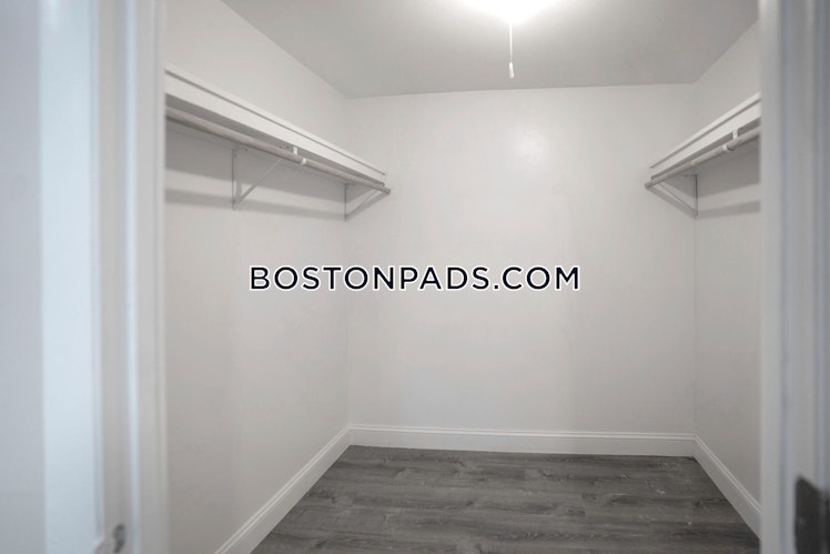 Presidential Dr., Quincy