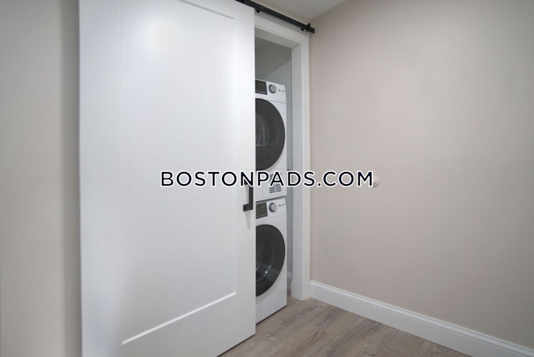 Presidential Dr., Quincy