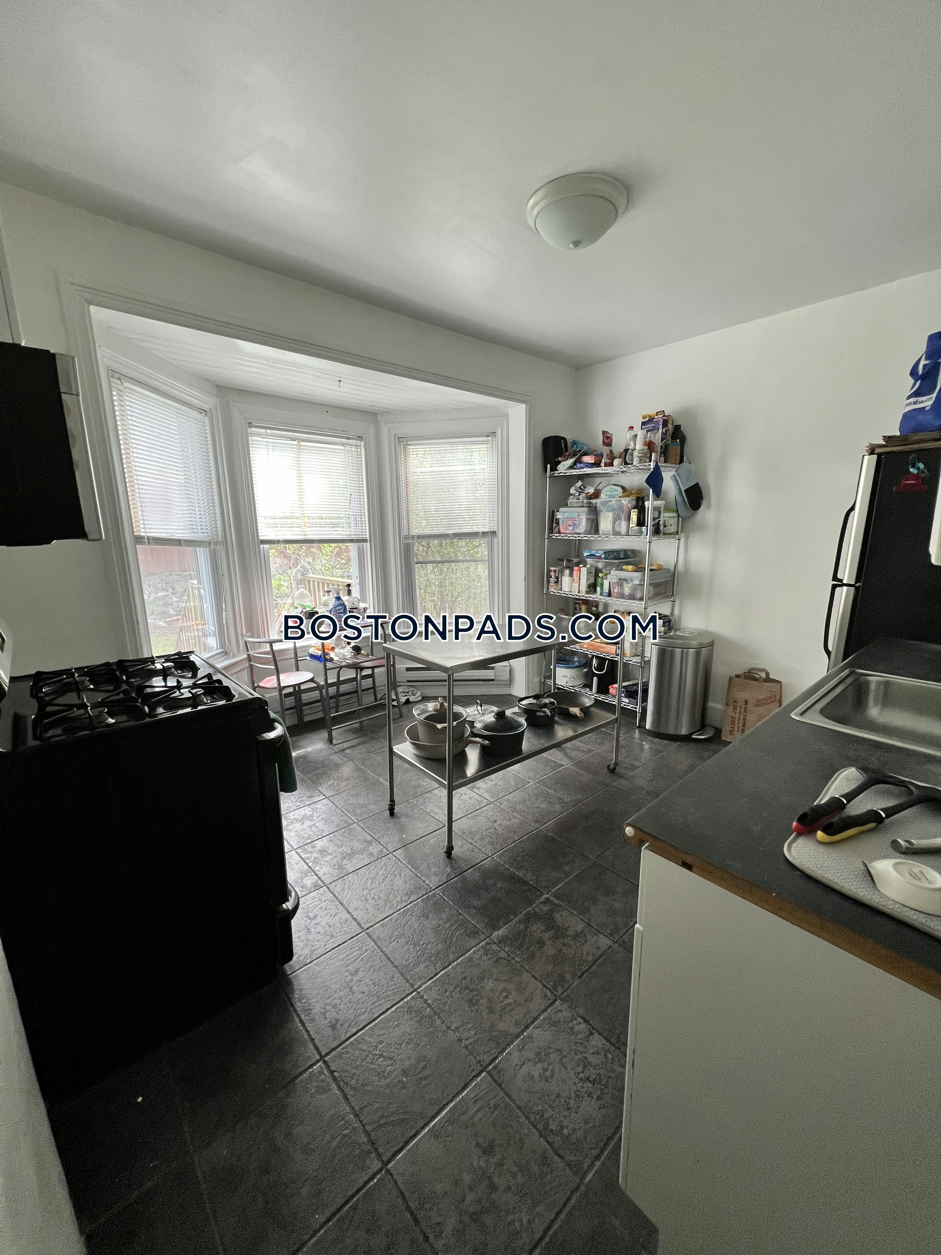 Boston - 11 Beds, 4 Baths