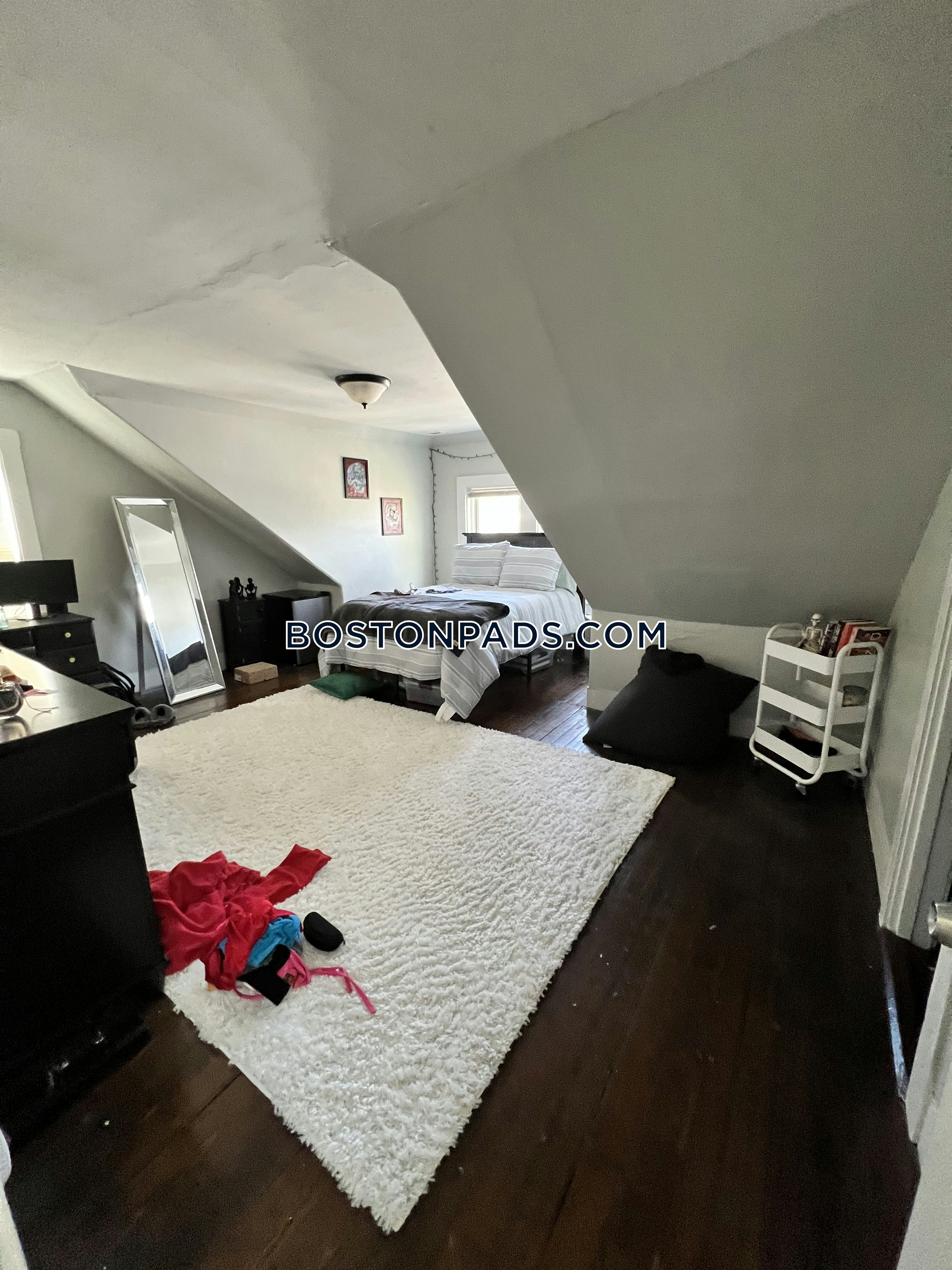 Boston - 11 Beds, 4 Baths