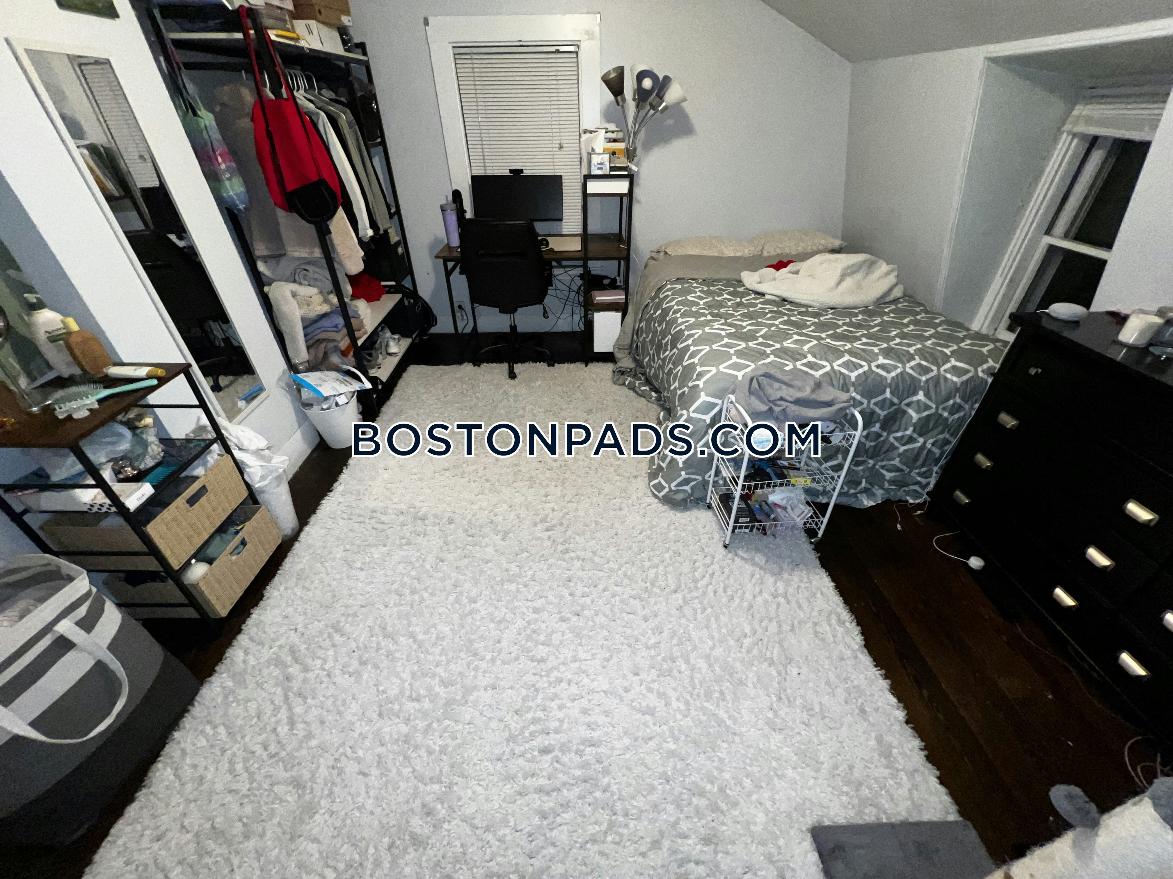 Boston - 11 Beds, 4 Baths