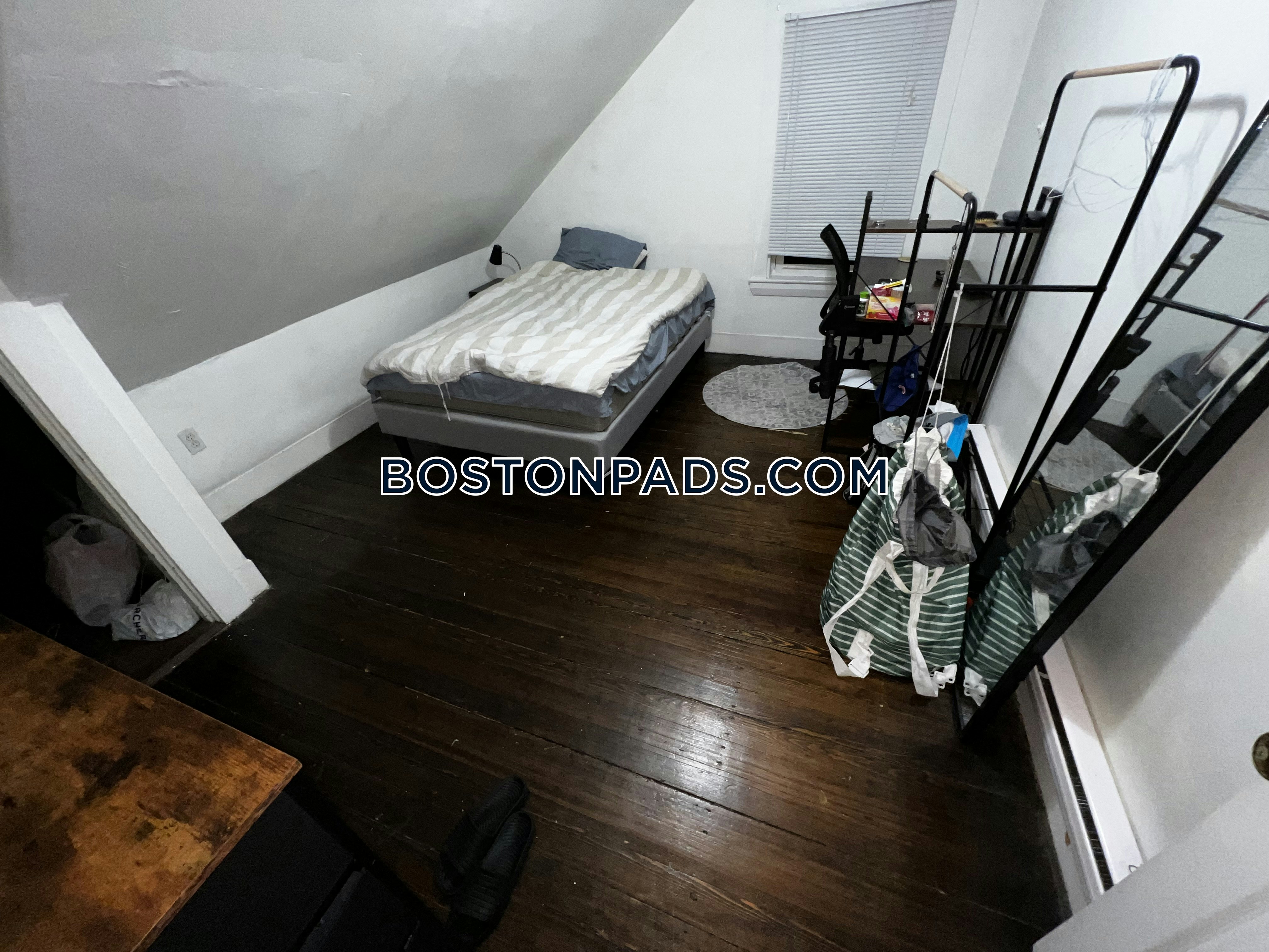 Boston - 11 Beds, 4 Baths