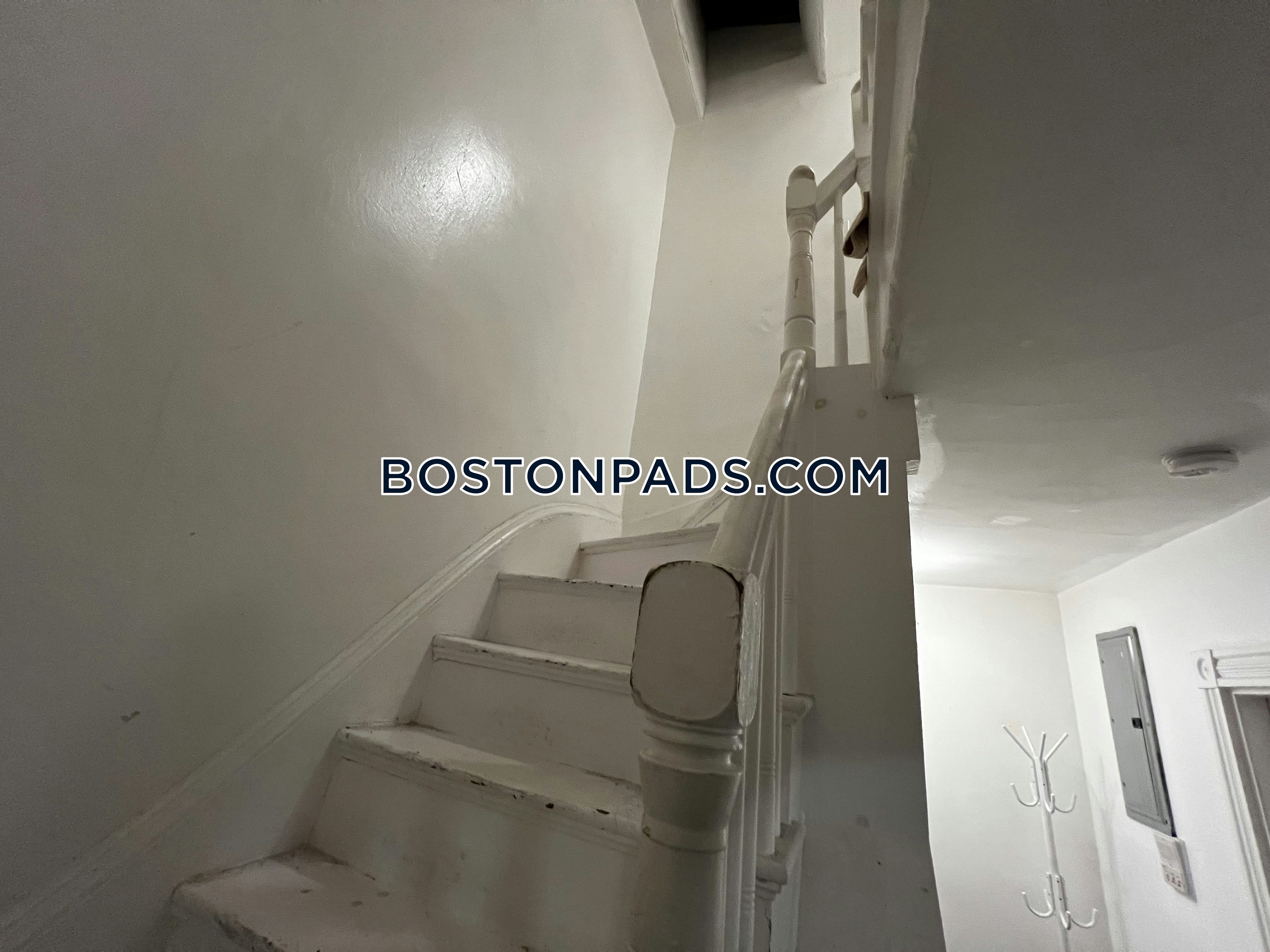 Boston - 11 Beds, 4 Baths