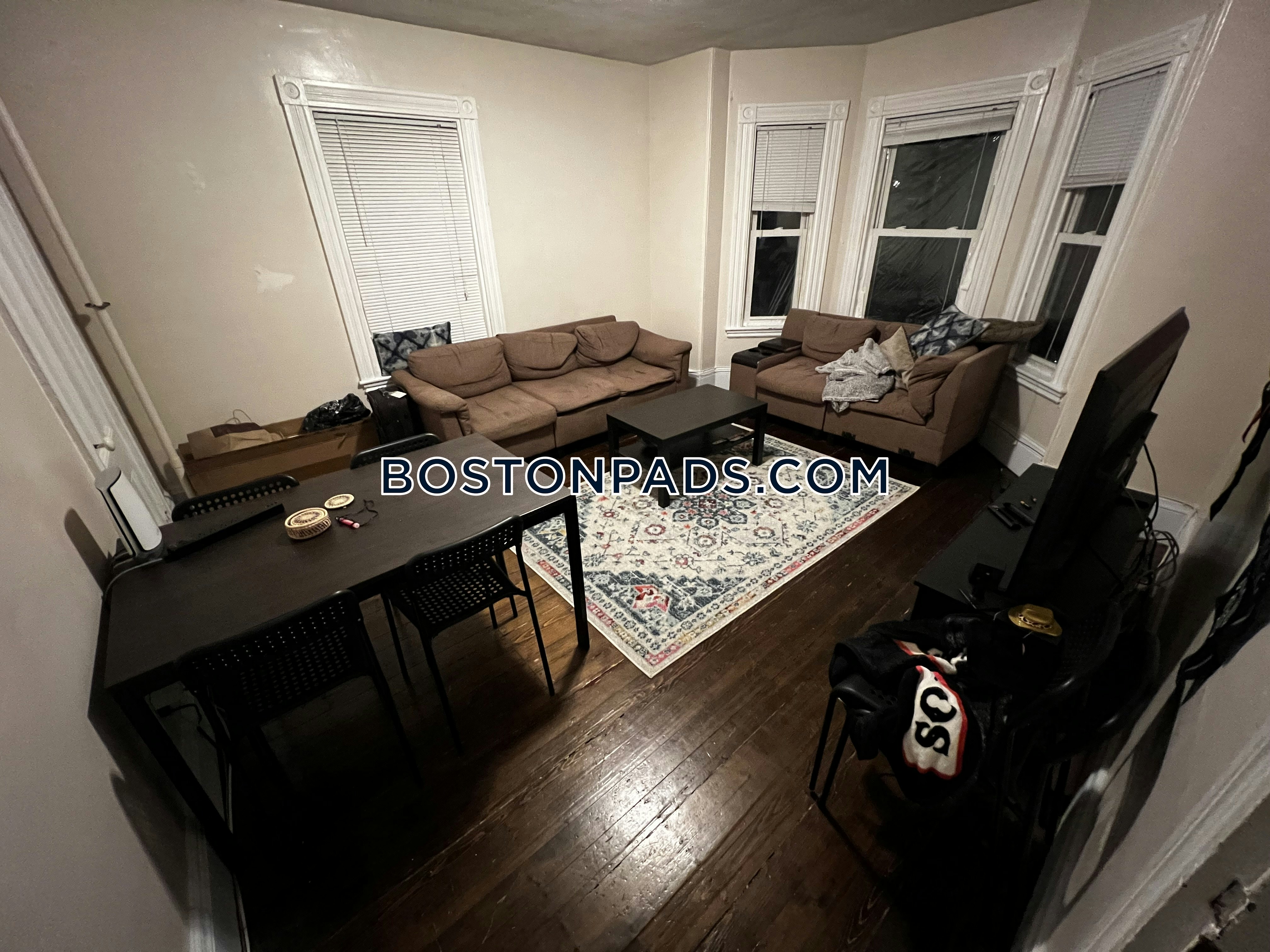 Boston - 11 Beds, 4 Baths