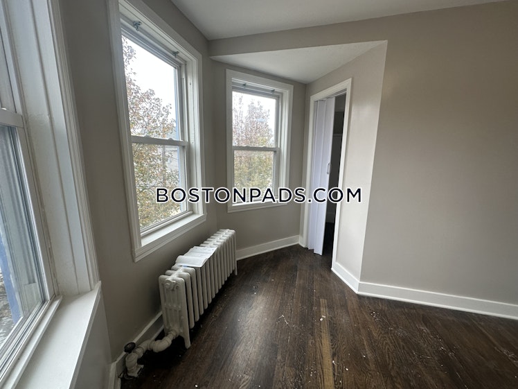 Gladstone St., Everett