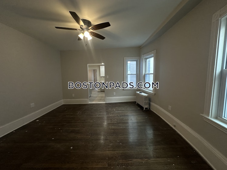 Gladstone St., Everett