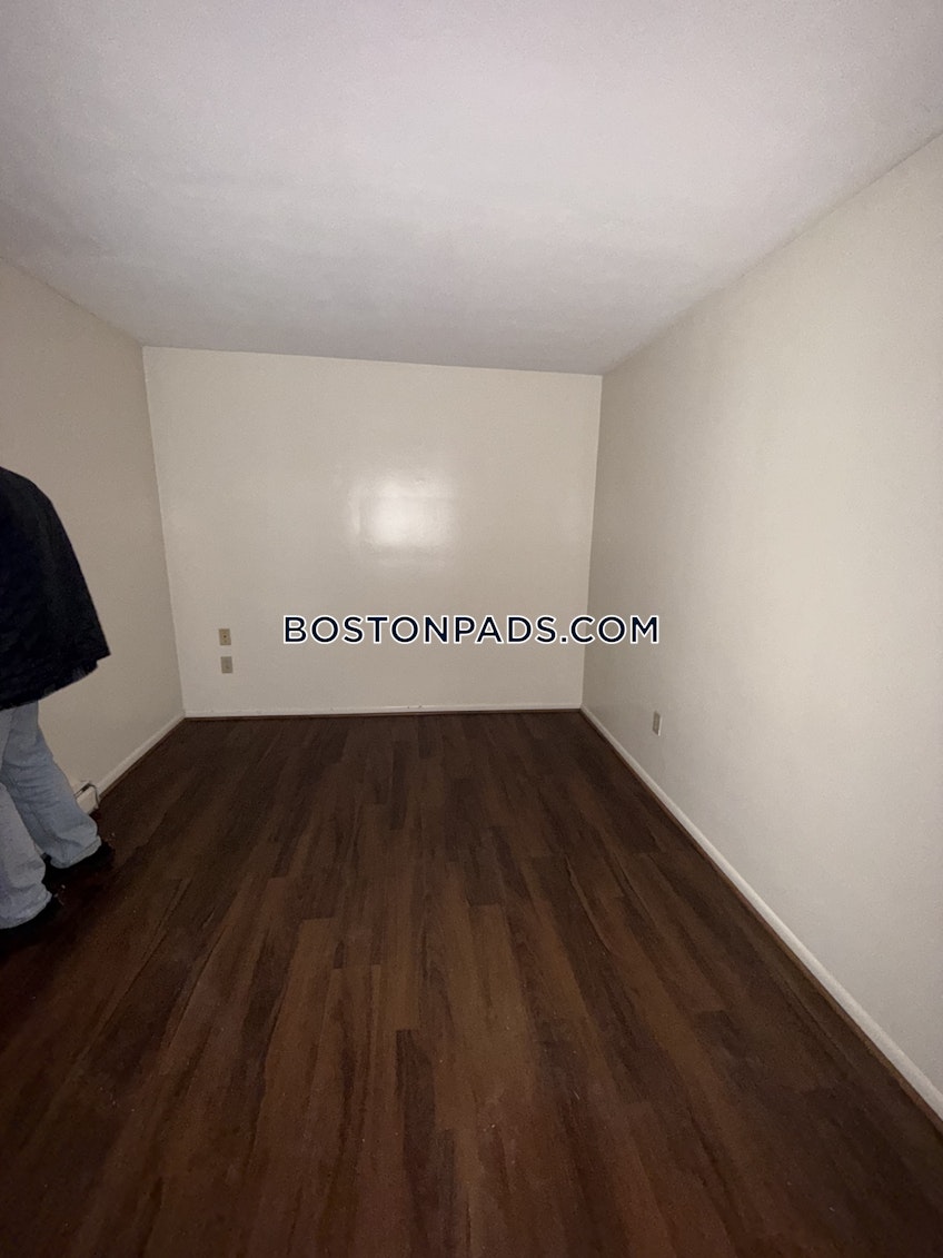 Boston - $2,900+ /month