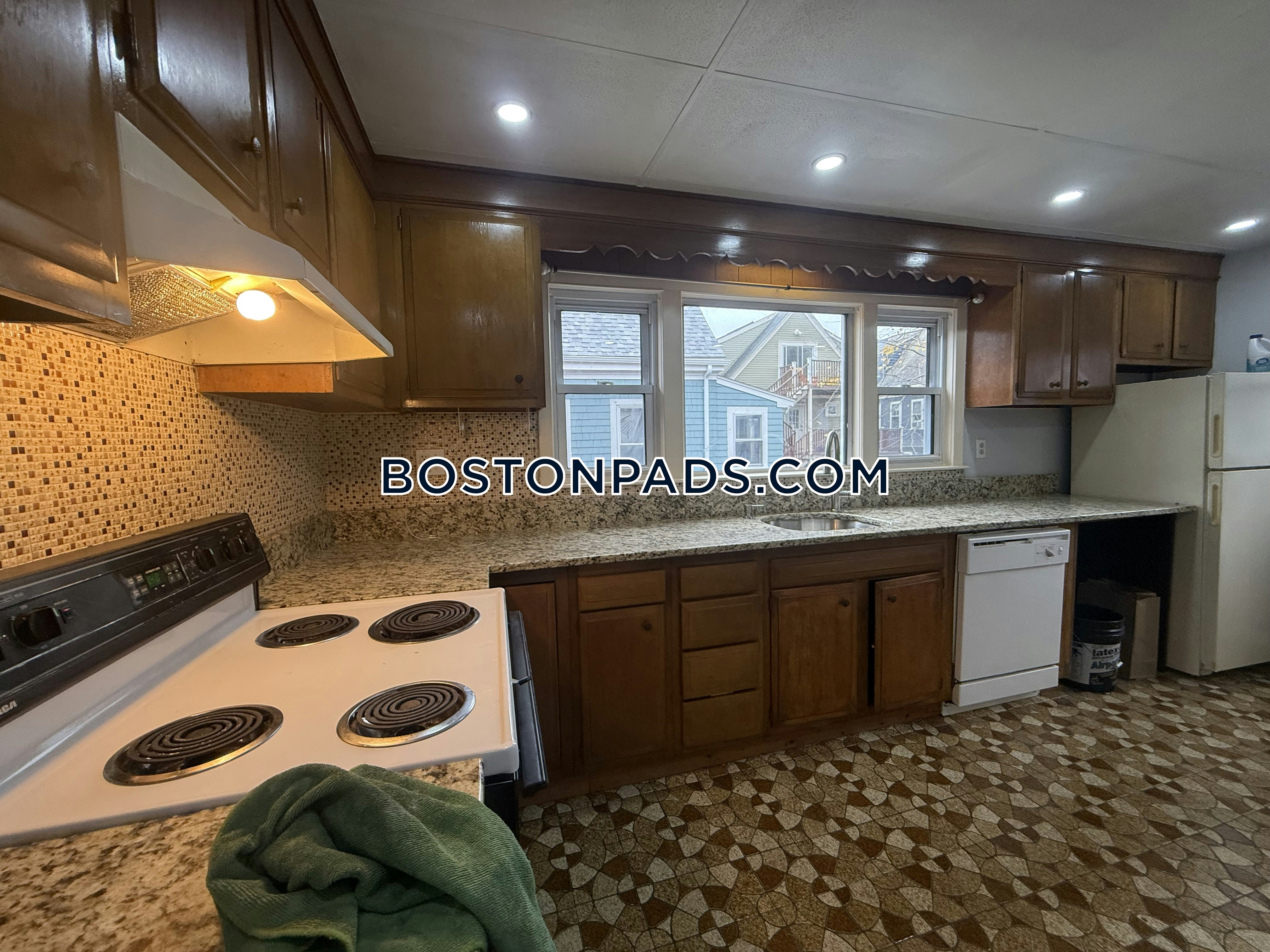 Davis Square, Somerville, MA - 2 Beds, 1 Bath - $2,950 - ID#8012031