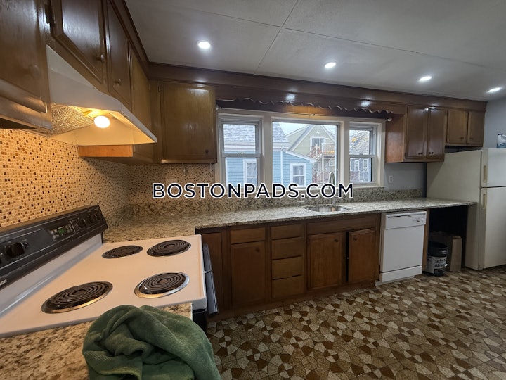 somerville-apartment-for-rent-2-bedrooms-1-bath-davis-square-2950-8016260 