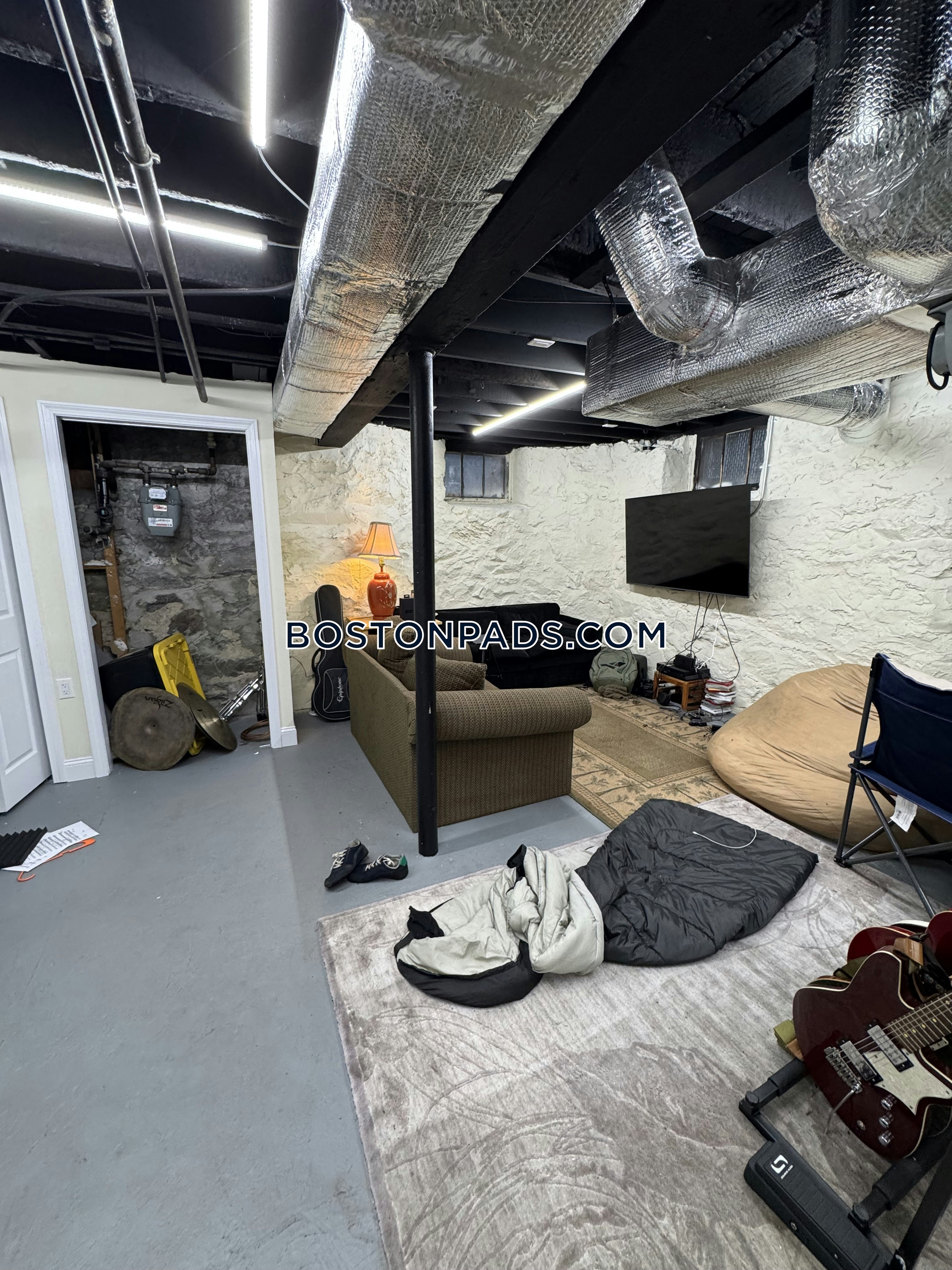 Boston - 6 Beds, 3 Baths