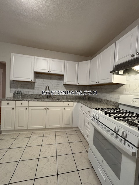 Swan St. Everett photo 3