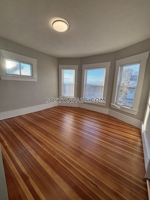 Swan St. Everett photo 20