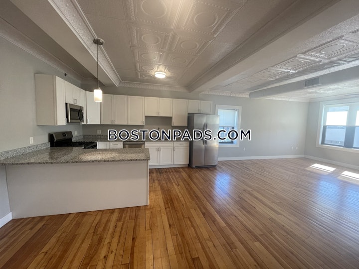 fall-river-studio-1-baths-luxury-in-fall-river-1925-8011624 